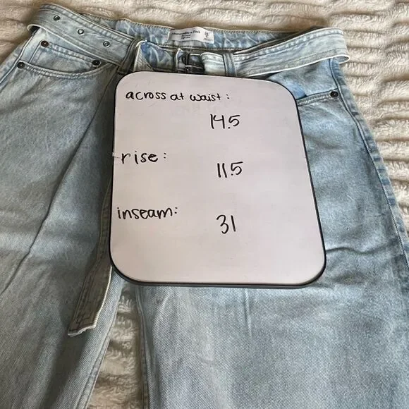 NWT Abercrombie & Fitch The Loose High Rise Belted Jeans in Light Wash - Picture 6 of 6